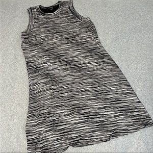 Karen Kane Sleeveless Shift Dress Medium Active Stretchy Athletic Casual